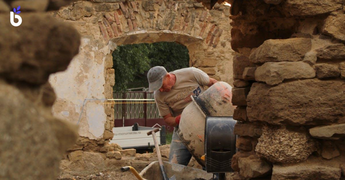 WHAT IS A NON-TRADITIONAL WORKER?